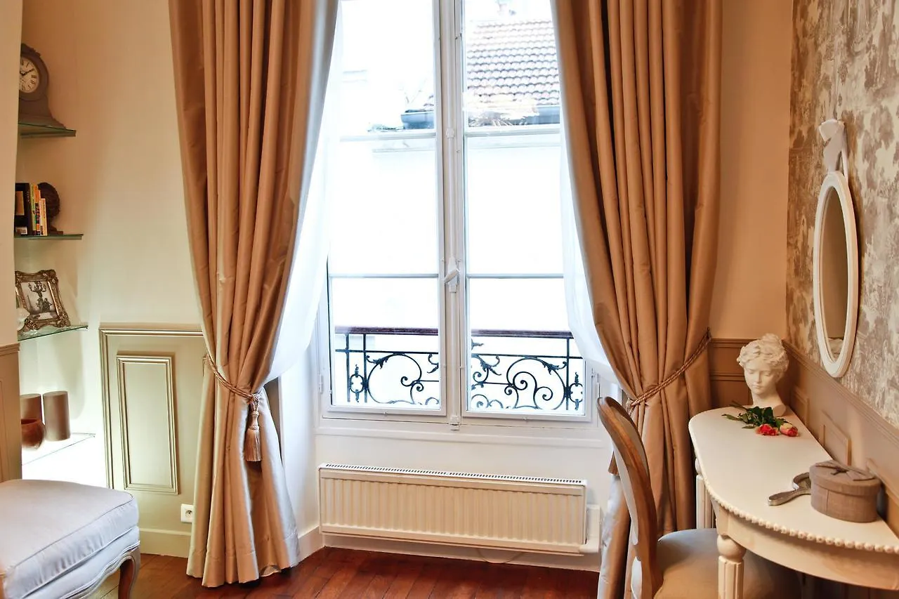 Le Triomphe Elysees パリ